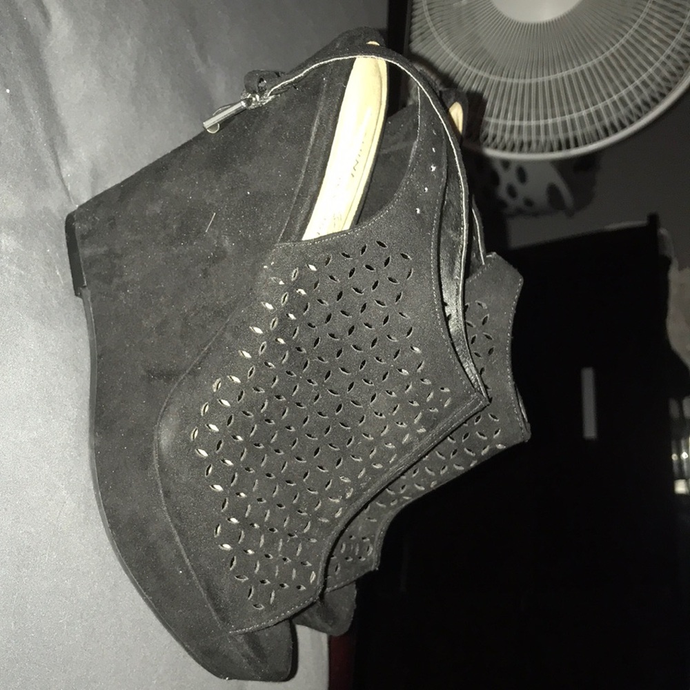 shoes - Picture 2 of 2